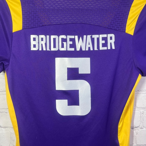 NWOT |•MAJESTIC•| Minnesota Vikings Bridgewater 5 V-Neck Rhinestone Top Size S - Picture 7 of 9